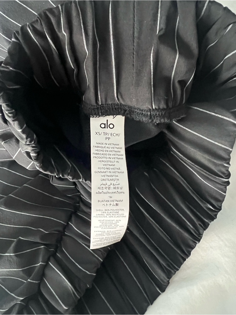 ALO Yoga Pinstripe Daylight Mini Skirt in Black/Titanium size XS - Picture 3 of 5